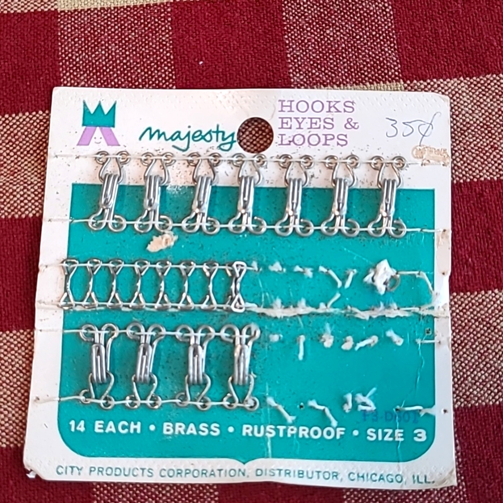 Vintage Hooks Eyes & Loops Sewing Card